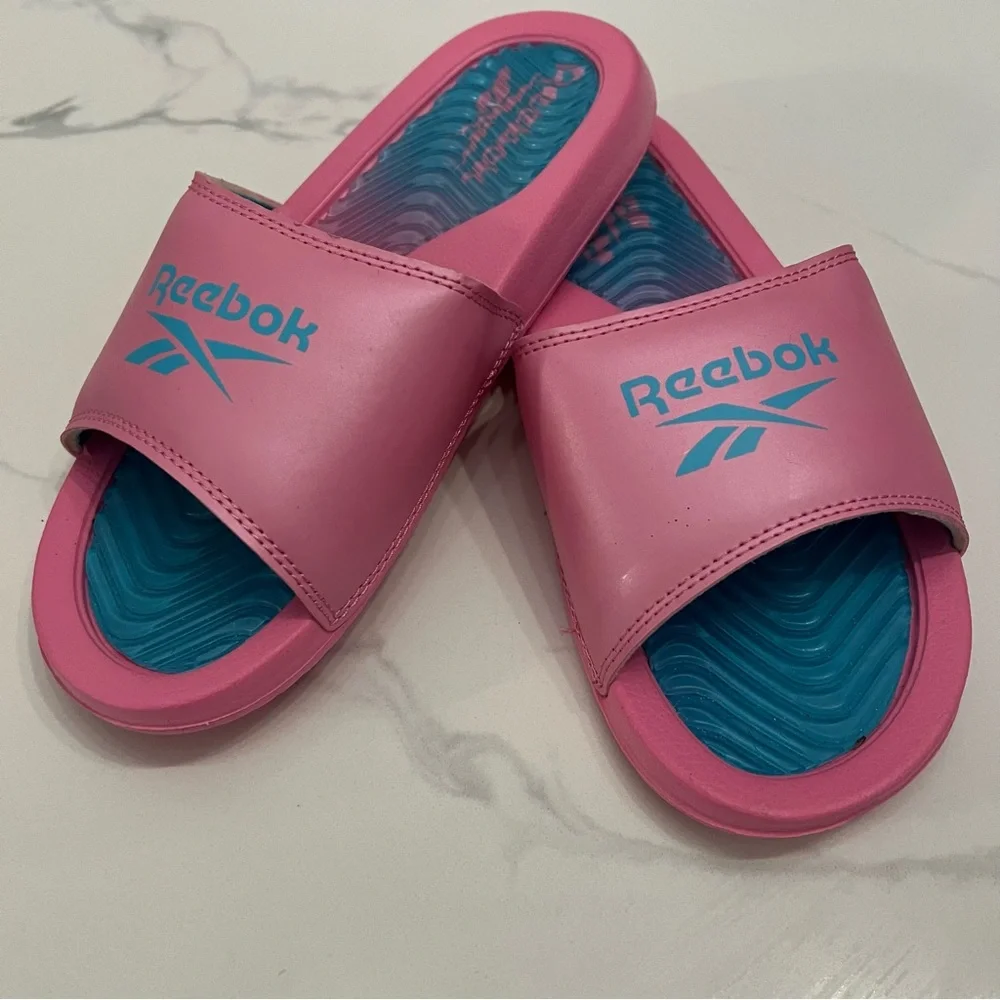 Reebok girls sandals size 4
